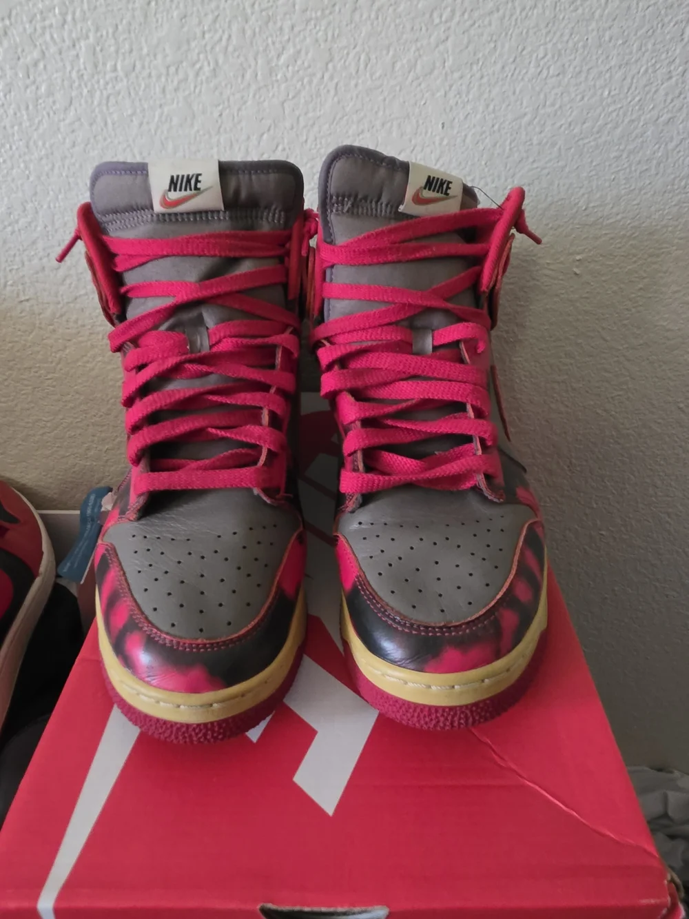 Nike Mens High-Top Sneakers in Red and Gray